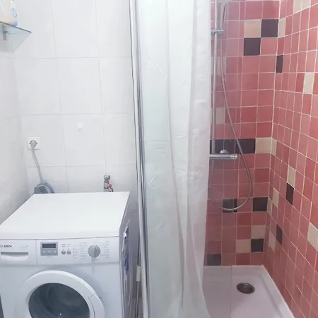 Famille D'accueil Entre Paris Et Douze Minutes Centre Paris Quinze Euros De Pour Frais De Menage Homestay Neuilly-sur-Marne